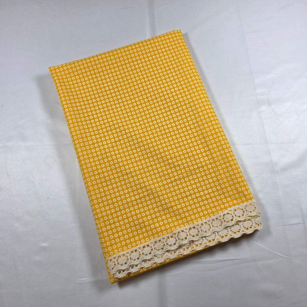 Vintage Yellow Tiny Daisy Tablecloth with White Lace Trim 44x34 Cottagecore